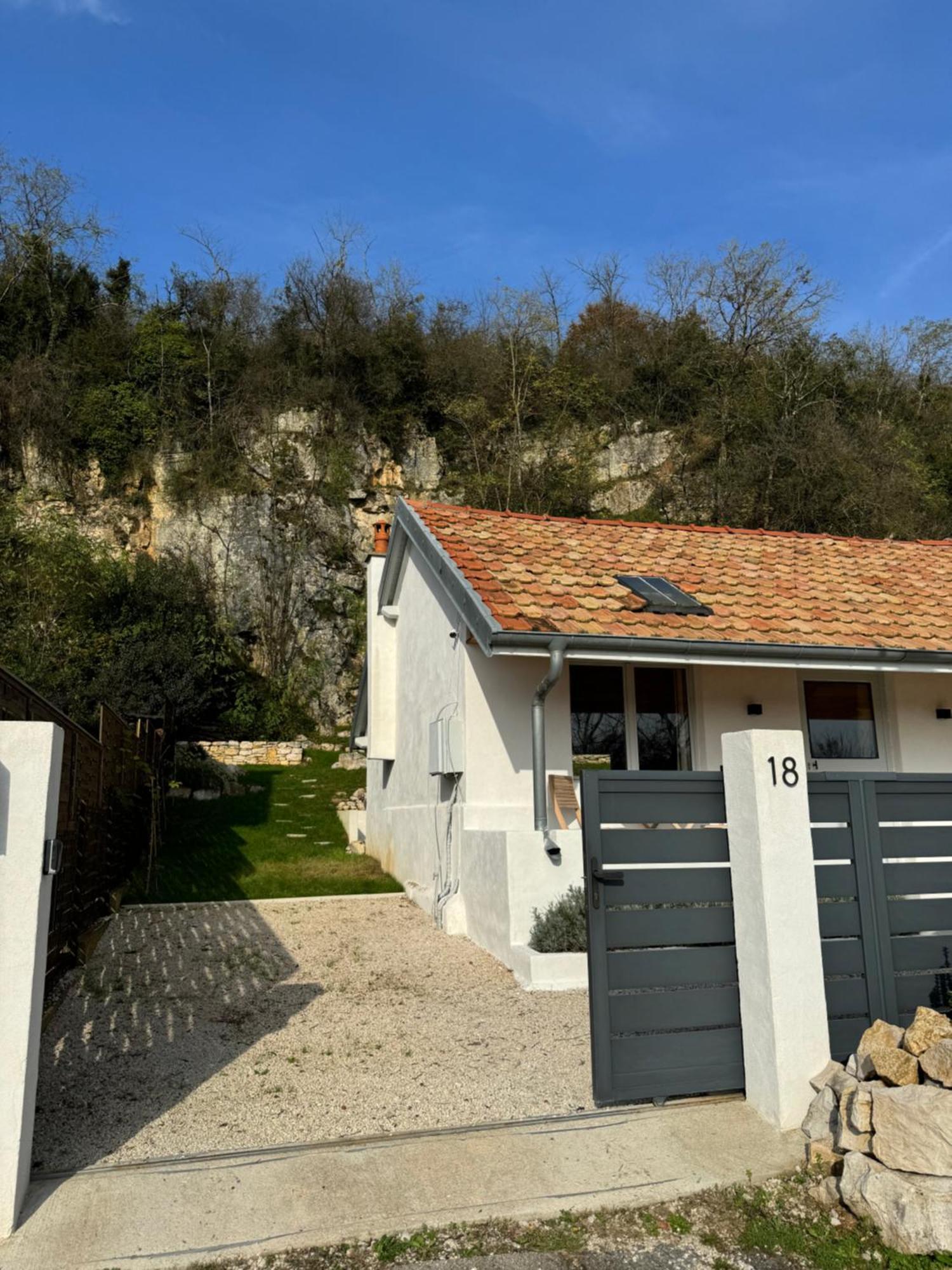 Maison Au Bord De L'Eau Les Roches 로슈포르트쉬네농 외부 사진