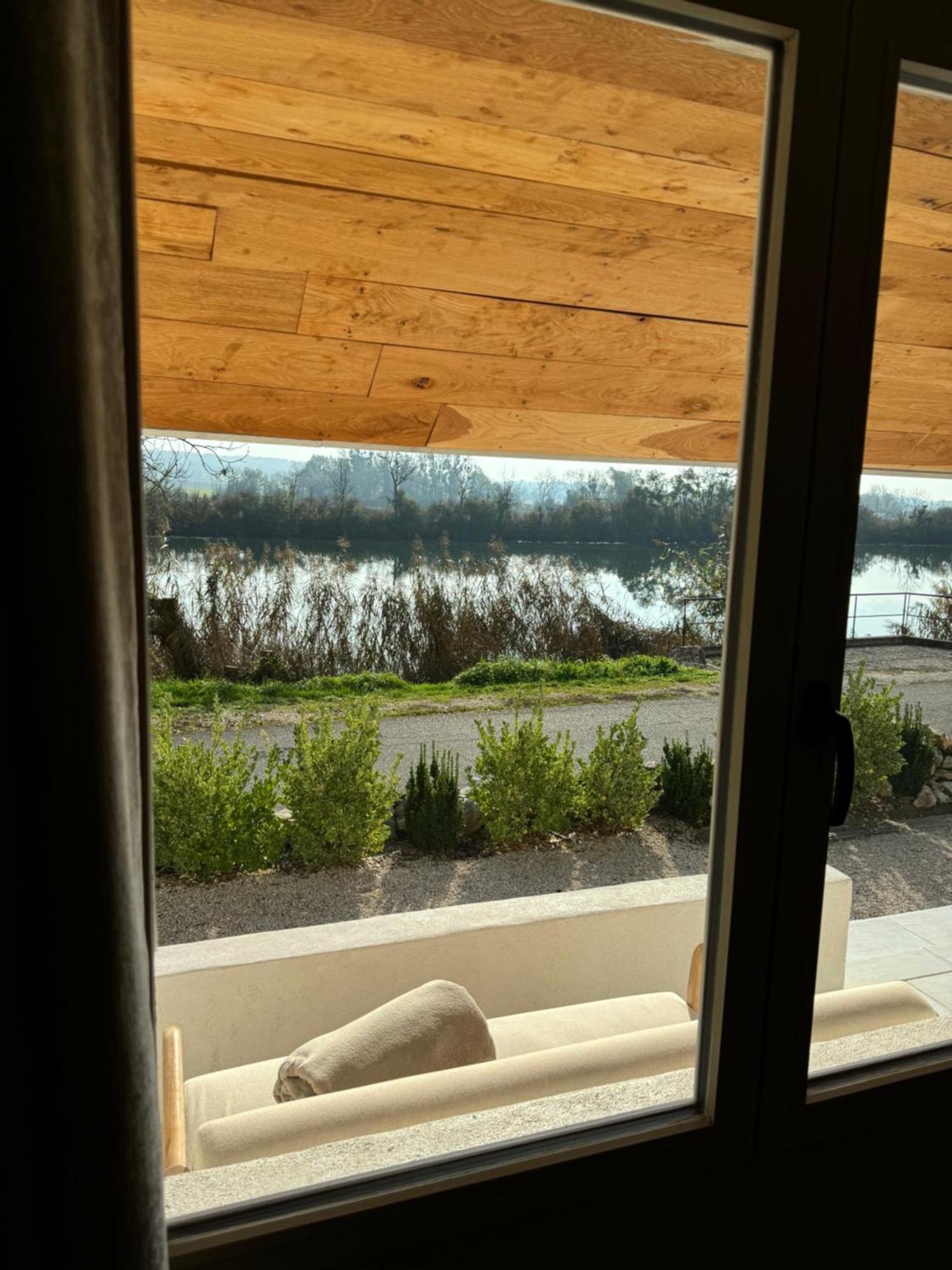 Maison Au Bord De L'Eau Les Roches 로슈포르트쉬네농 외부 사진